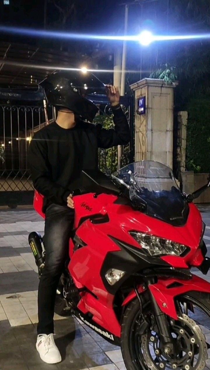 <strong>Michael R.</strong>